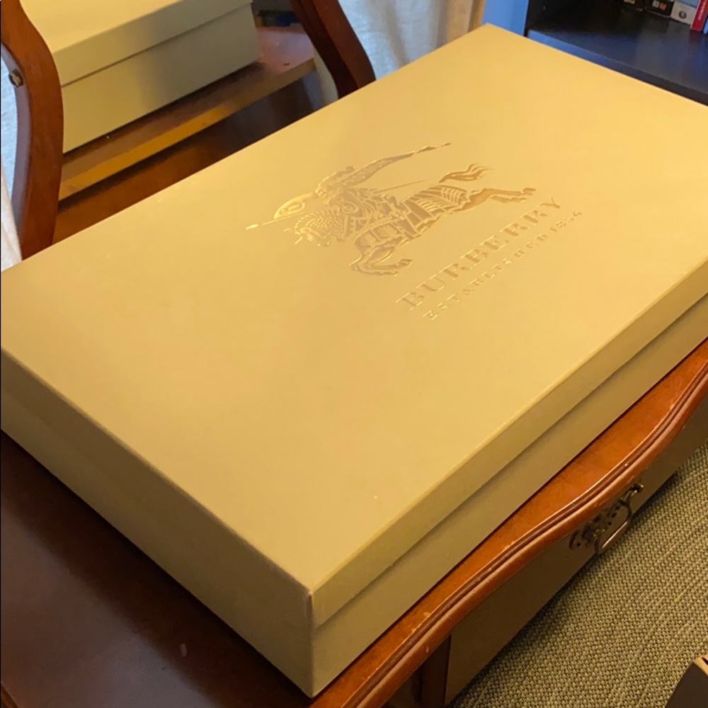 Burberry boot box